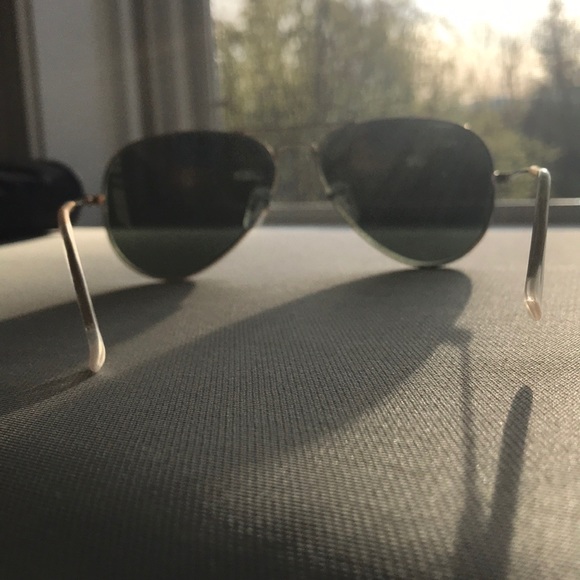 Ray Ban Gold Rim aviators - Picture 4 of 4